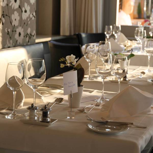 Gedeckte Tische Speisesaal Hotel Restaurant Guggital Zug